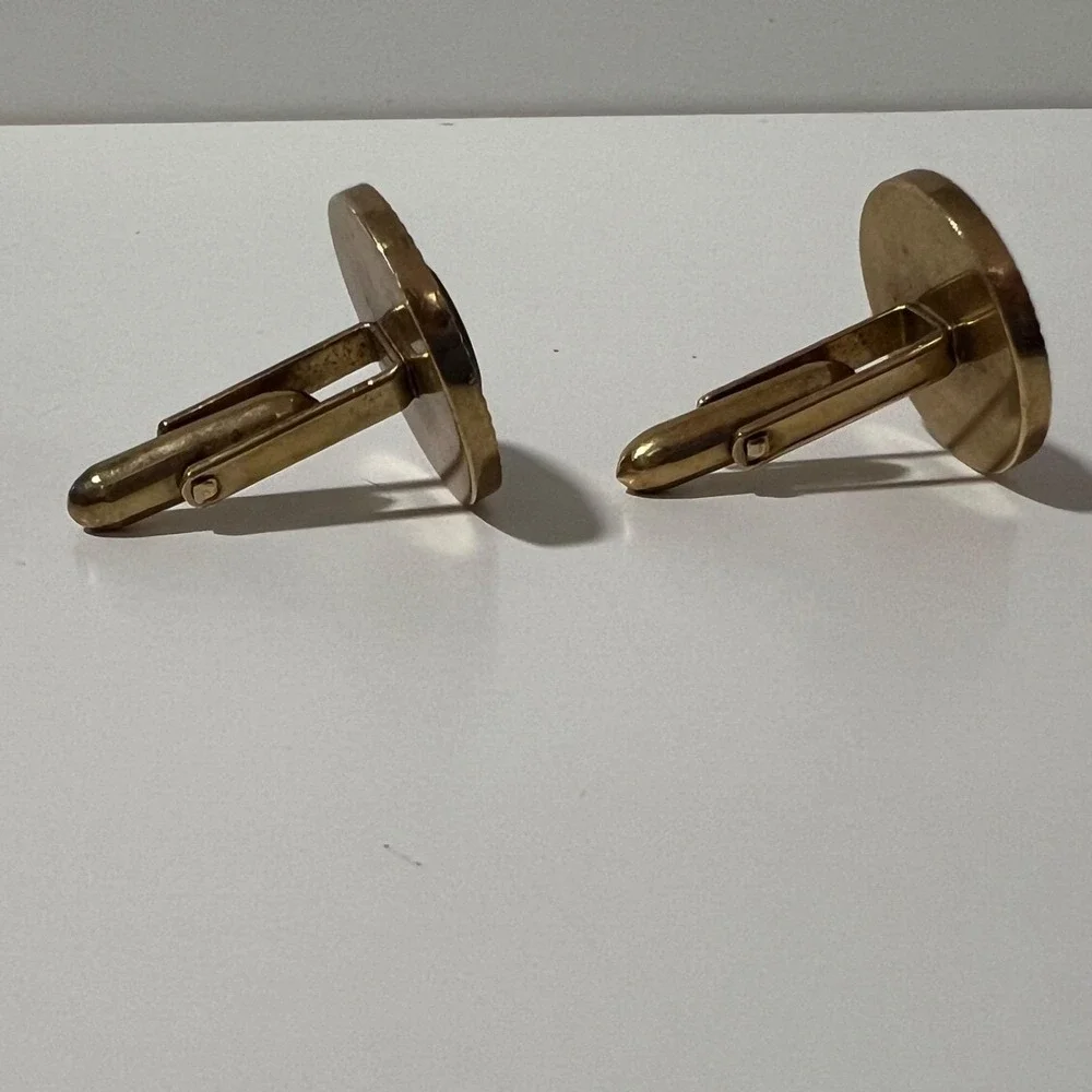 Vintage gold tone round cufflinks w‎ jade colored stone bullet back